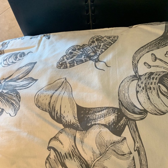 2 Pottery Barn Chinoiserie Pillow Covers - Picture 6 of 6